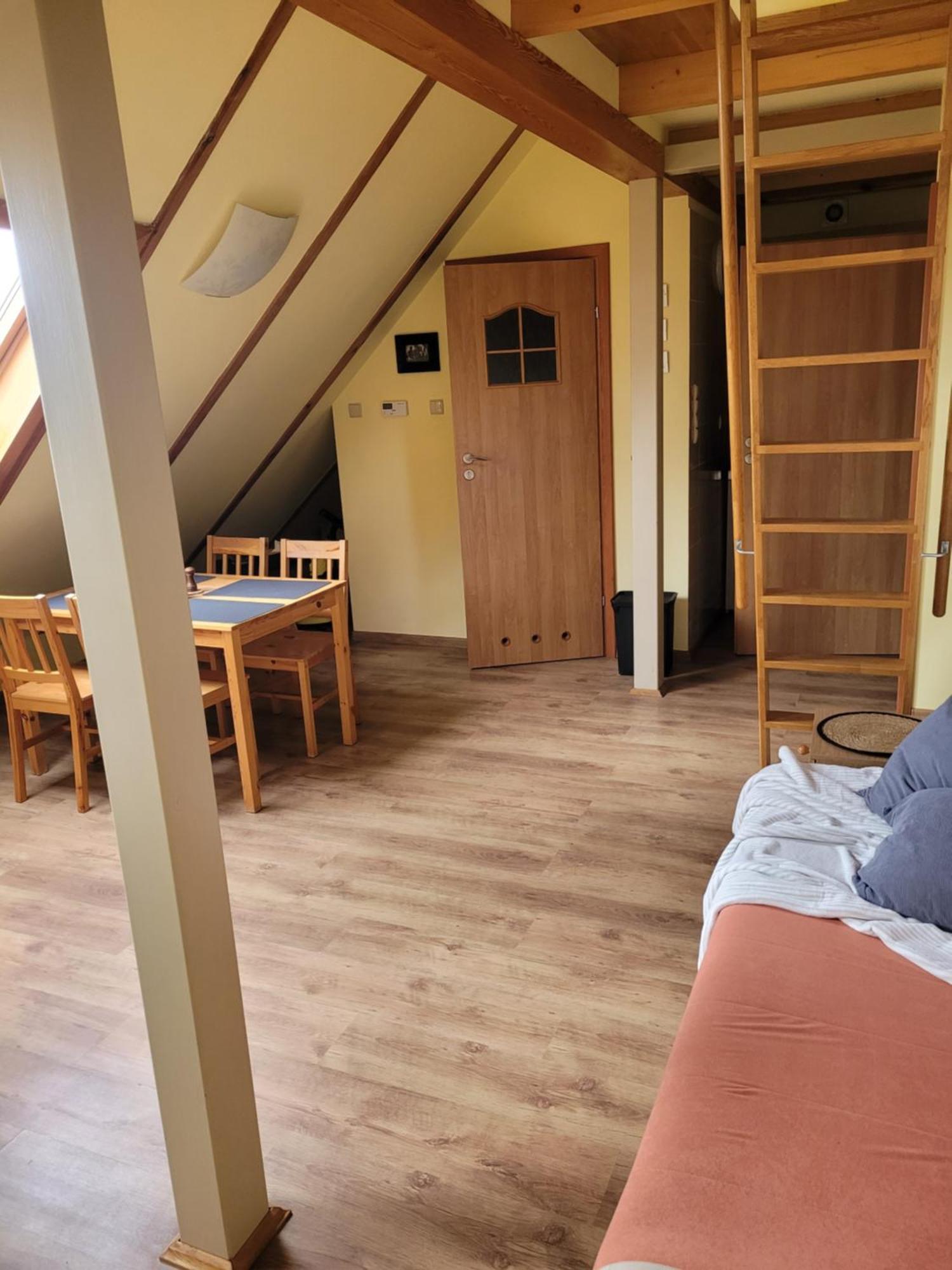 Apartamenty Na Poddaszu Bierdzany Ngoại thất bức ảnh