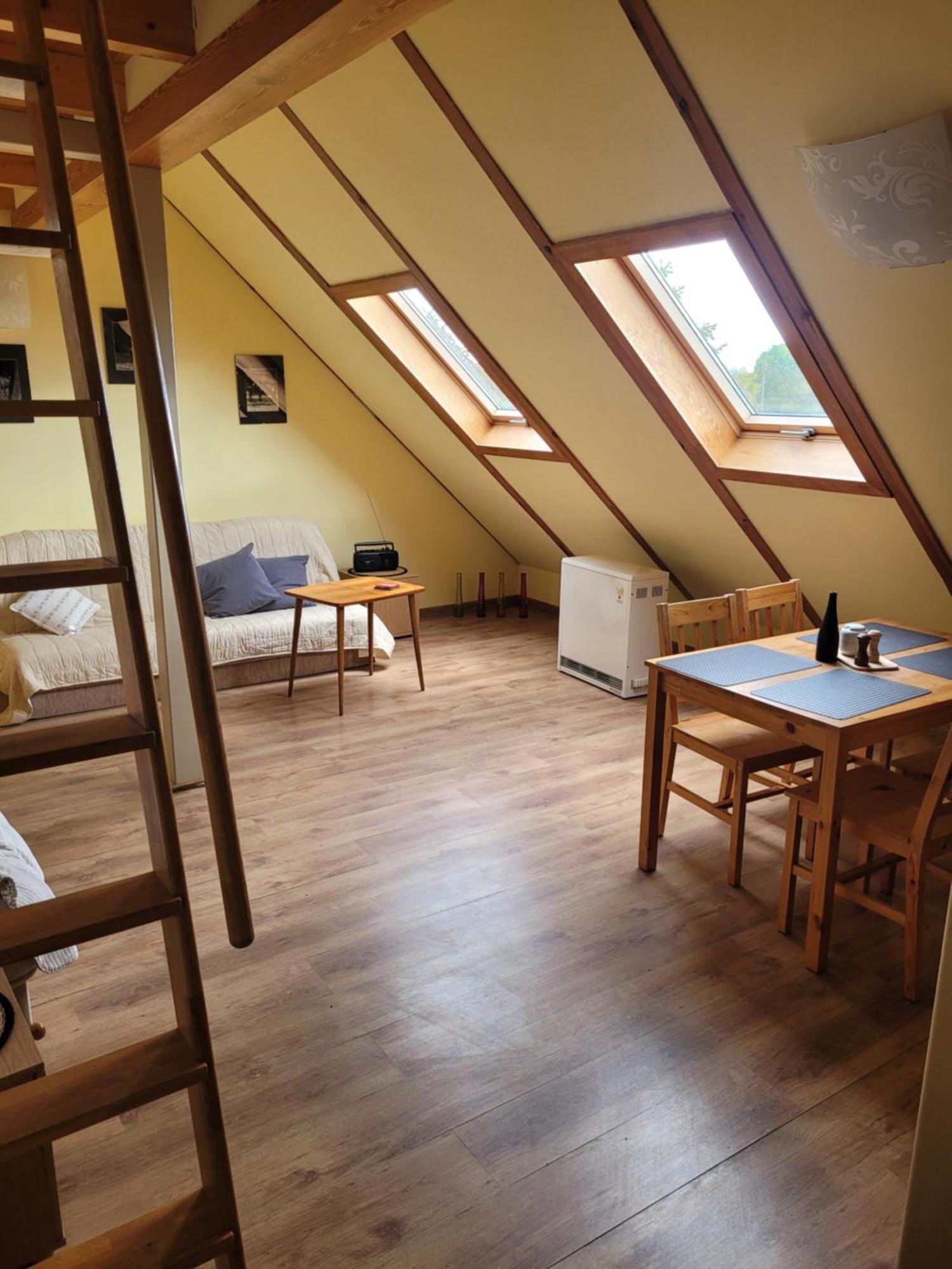 Apartamenty Na Poddaszu Bierdzany Ngoại thất bức ảnh